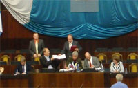 Signatura de la resolució final a l'acabament del forum d'Arkhànguelsk.