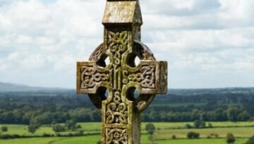 high-cross-ireland-overlooking-landscape (2)