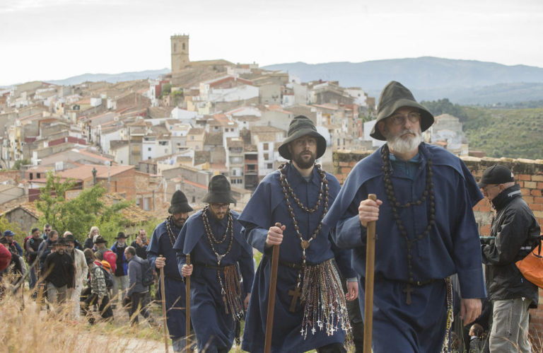 Pelegrins d'Useres en la processó penitencial fins a l'ermita de Sant Joan de Penyagolosa.