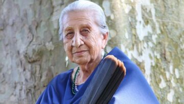 GRANDMOTHER-BEATRICE-LONG-VISITOR-HOLY-DANCE (2)